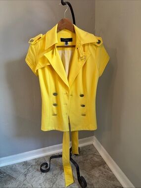 Cache Contour Collection Vibrant Yellow Short-Sleeve Double-Breasted Trench Top